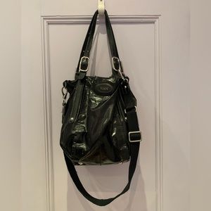 Tod’s black lacquered leather shoulder bag with handles and detachable straps